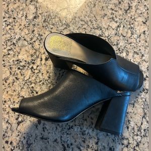 VINCE CAMUTO BLOCK HEEL MULES